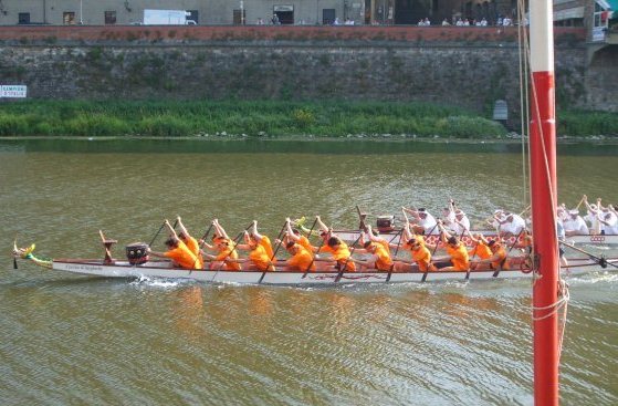 I Dragon Boat in Arno