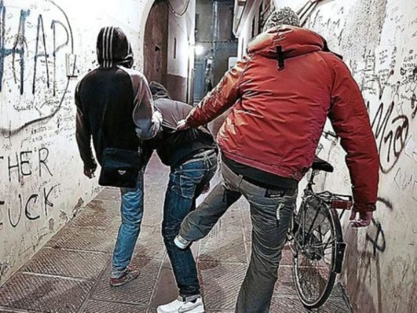 Prima episodi di bullismo, poi vera e propria estorsione