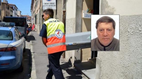 La bara con il cadavere di Elda Noferi e la foto del figlio Paolo Perissi