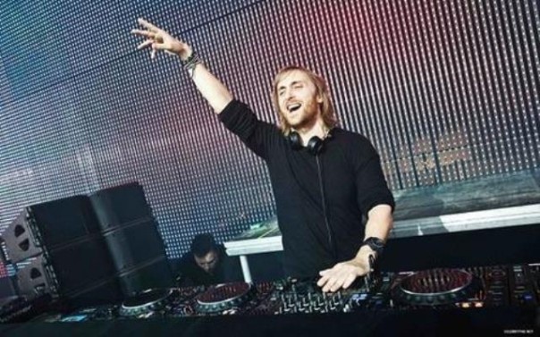 Alla consolle viareggina dj David Guetta