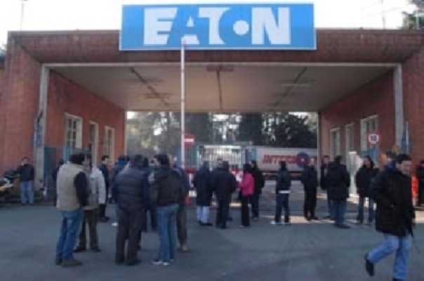 Le proteste per la chiusura della Eaton di Massa