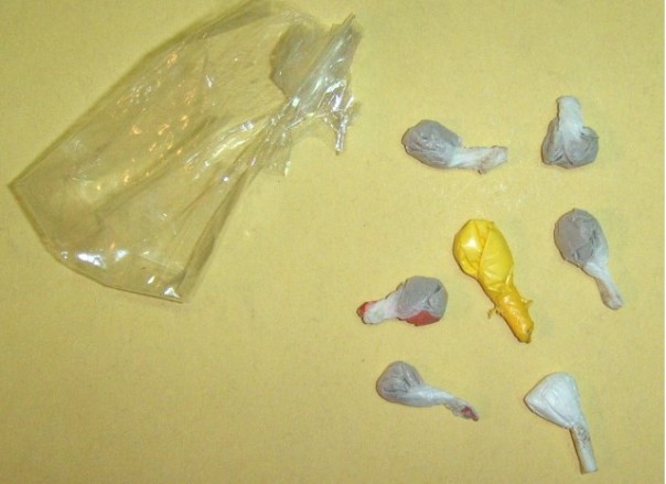 Le dosi di eroina sequestrate