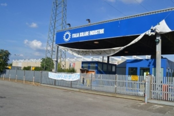 Lo stabilimento chiuso della ex Isi di Scandicci-Firenze