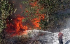 Uno degli incendi che nel 2012 hanno devastato la Toscana