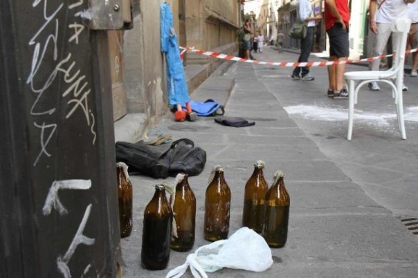 Molotov che sarebbero state utilizzate nel colpo alla gioielleria nel centro di Firenze