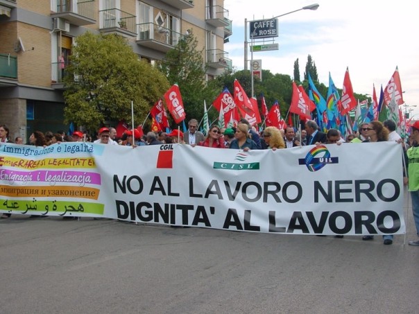 Una manifestazione contro il "lavoro nero"