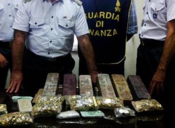L'oro sequestrato dalla Guardia di Finanza