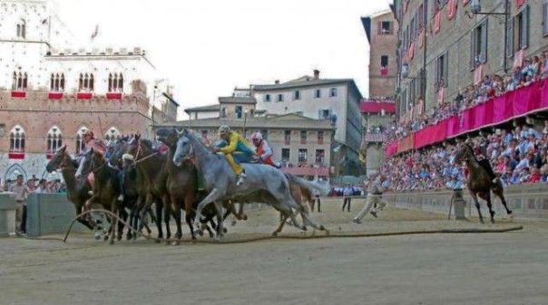 Palio di Siena del 2 luglio dedicato alla Madonna di Provenzano