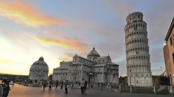 Duomo di Pisa deturpato, cinese arrestato