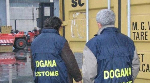 I funzionari delle Dogane e la Gdf hanno permesso il sequestro