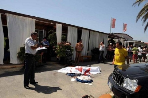 Il corpo senza vita di Cristina Biagi davanti al ristorante dove lavorava a Marina di Massa