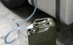 L'odore della benzina ha messo nei guai un romeno 23enne