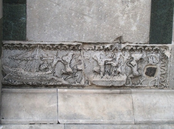 Il bassorilievo della misteriosa battaglia navale