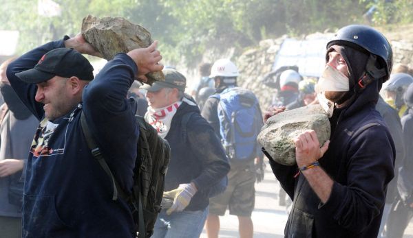 ++ TAV: 25 FERITI FRA LE FORZE DELL'ORDINE ++