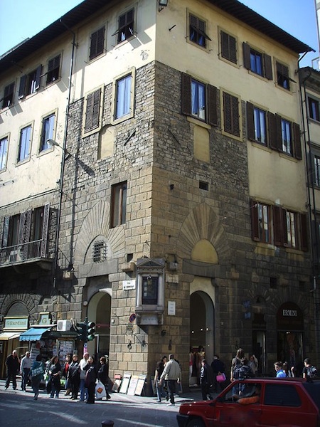 La Torre dei Marignolli davanti a piazza san Giovanni a Firenze