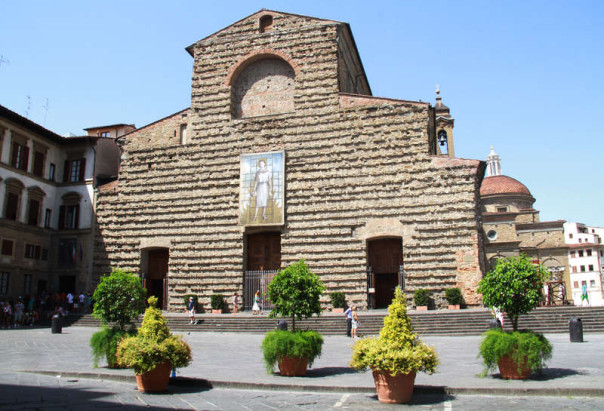 La "nuova" facciata di San Lorenzo