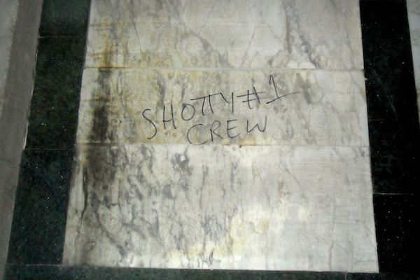 scritta vandaluca battistero