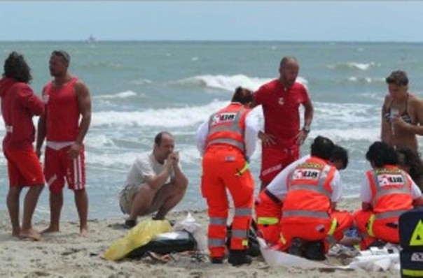 Vani i soccorsi per il turista romano morto in mare a Talamone