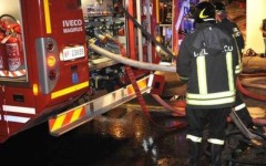 I vigili del fuoco hanno spento l'incendio grazie all'impiego di 5 squadre