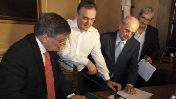Firma del protocollo a Piombino con Rossi e Zanonato