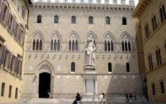 La sede del Monte dei Paschi in piazza Salimbeni a Siena