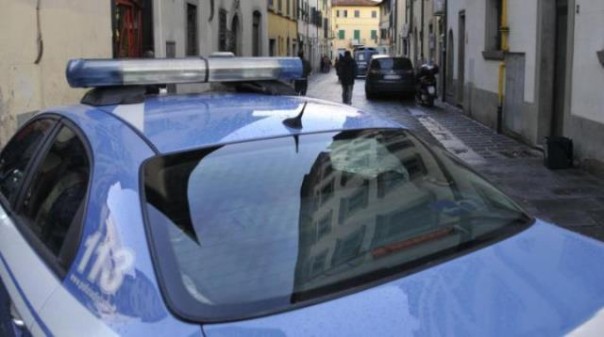 La Polizia di Arezzo indaga sui furti nei negozi del centro storico