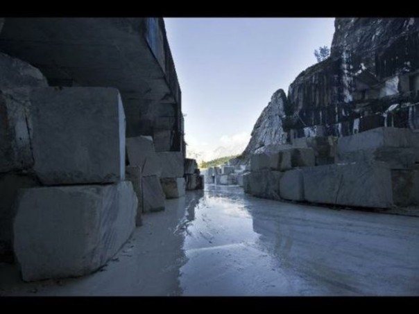 La cava di marmo dove è stato trovato il cadavere decapitato