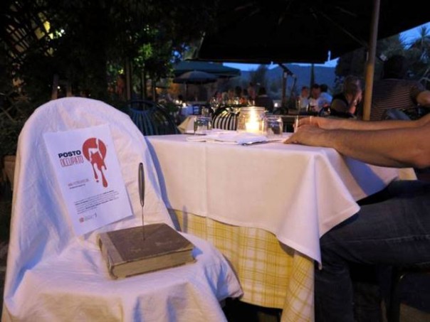 Il forte messaggio contro il femminicidio nei ristoranti di Bolgheri