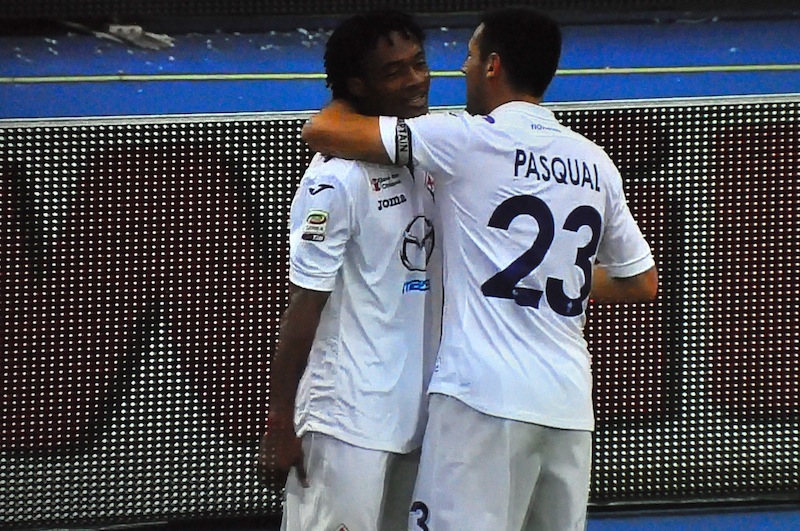 L'abbraccio di Pasqual a Cuadrado dopo il primo goal 