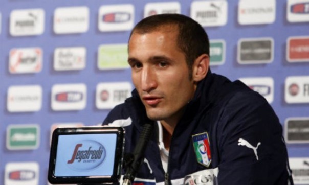 Chiellini in conferenza stampa con la Nazionale