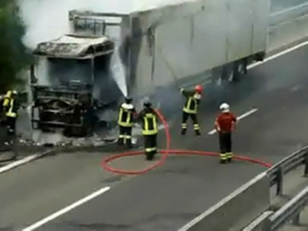 Incidente in A1 tir prende fuoco