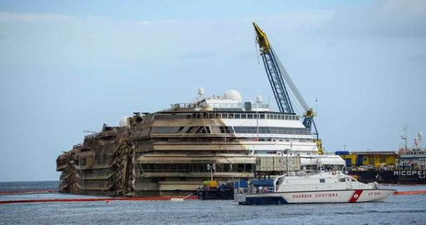 La Concordia riportata in posizione verticale al Giglio