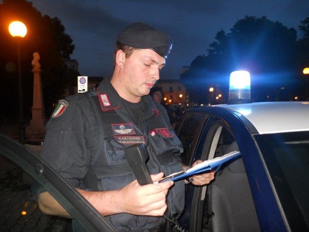 Lavoro al nero, controlli dei carabinieri in due locali della Versilia