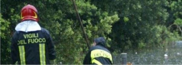 Le ricerche dei vigili del fuoco per trovare il corpo del 46enne Marco Vento