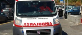 Principio d'incendio su un'ambulanza, ritardi nel trasferimento di una neonata cardiopatica