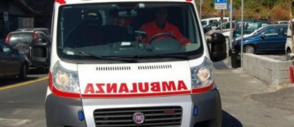 Principio d'incendio su un'ambulanza, ritardi nel trasferimento di una neonata cardiopatica