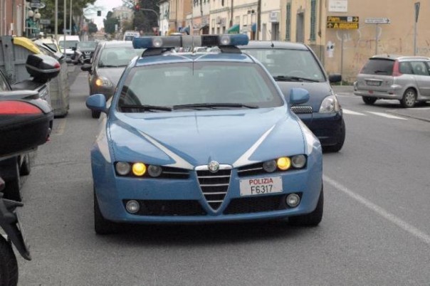 Terrore in un supermercato di Prato assaltato da due banditi