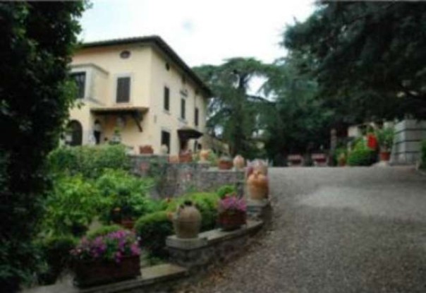 Villa Wanda, la dimora di lusso di Licio Gelli