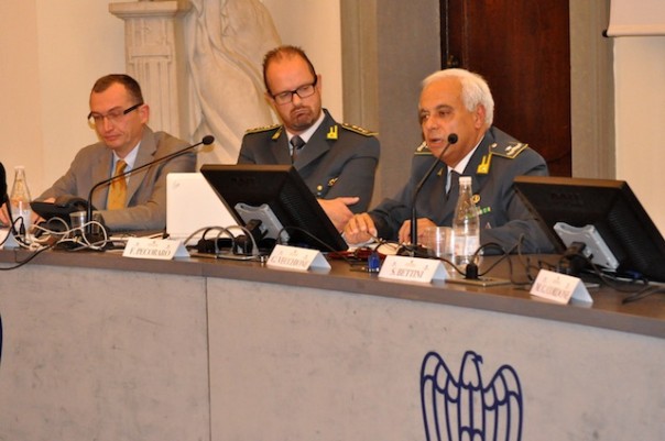 Da destra il generale Vecchione ed il  tenente colonnello Pecoraro