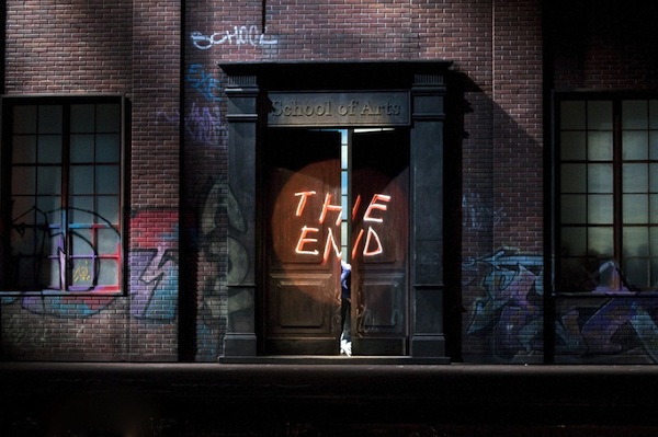 Una scena di Elisir d'amore in versione moderna