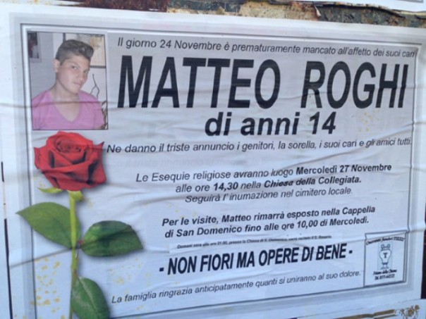 I manifesti funebri del giovanissimo calciatore