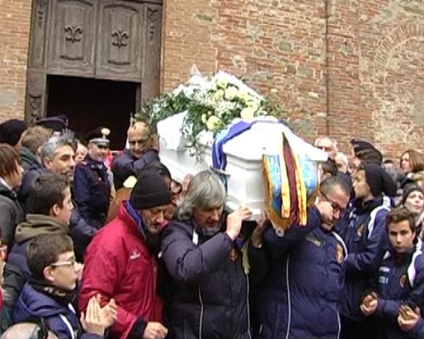 La grandissima commozione ai funerali di Matteo Roghi