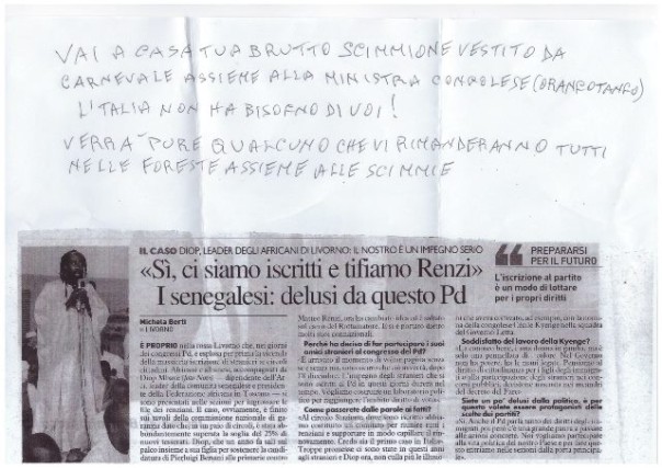 La lettera con le offese e l'articolo di giornale