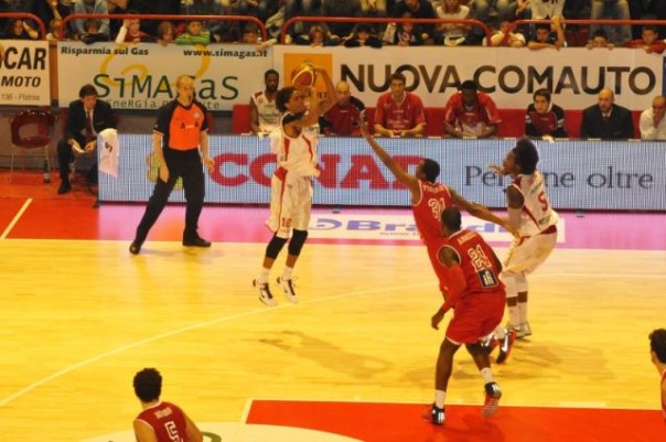 Pistoia batte all'ultimo respiro Pesaro