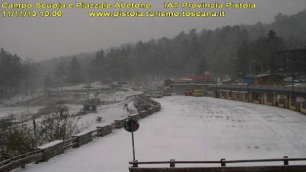 Spruzzata di neve sull'Abetone, è arrivato l'inverno