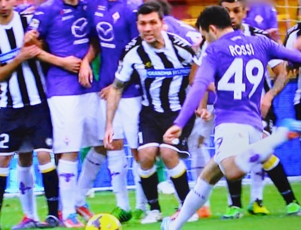 Rossi ci ha provato su punizione ma è stato evanescente