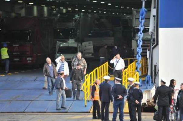 Vento forte, a Piombino due traghetti si toccano