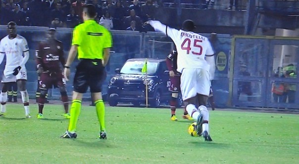 Balotelli tira la punizione del 2° gol