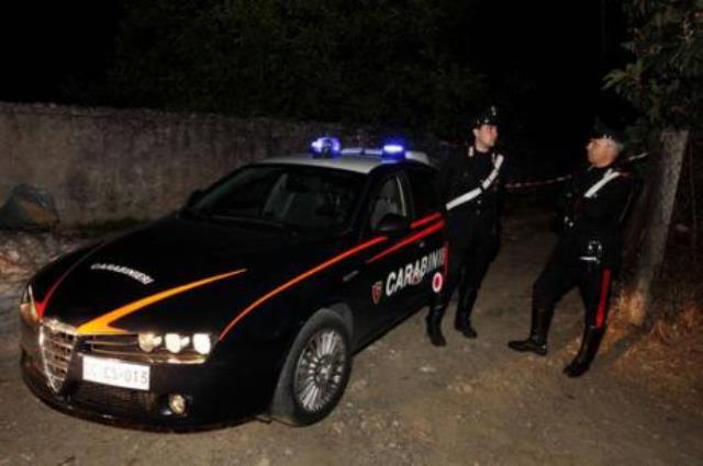 I carabinieri di Massa indagano sul duplice accoltellamento mortale