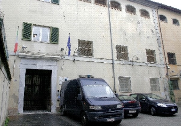 Il carcere di Lucca dove è rinchiuso il 24enne presunto violentatore